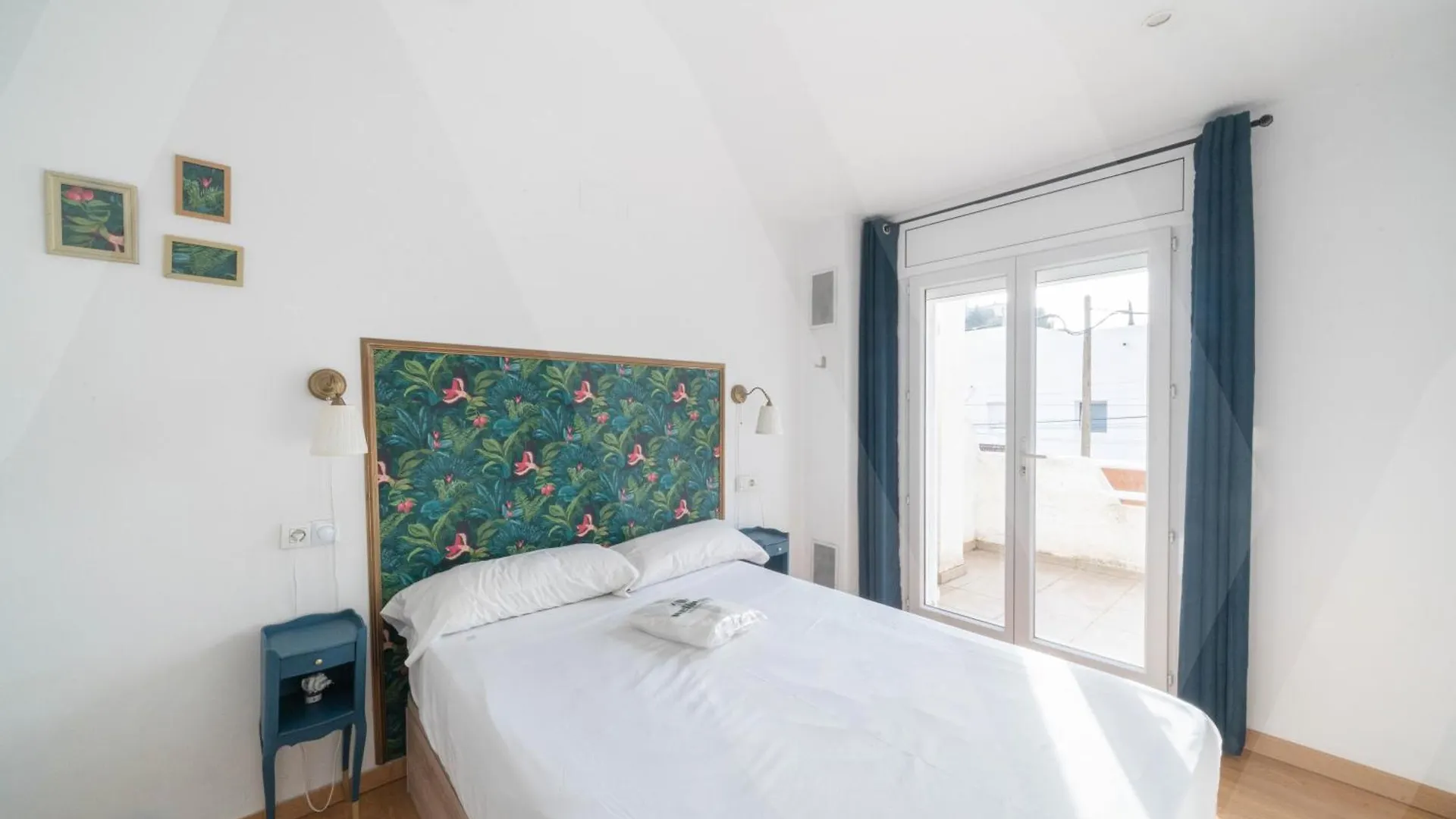 Belle Maison Roses Puig Rom By Welhomy إسبانيا